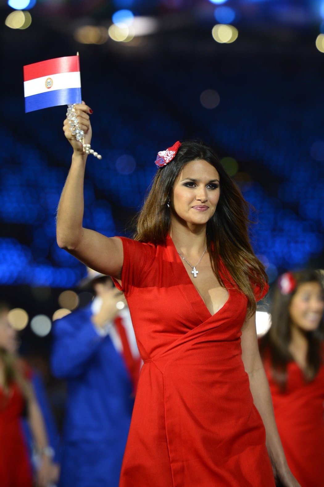 Leryn Franco v červených šatech na zahájení olympiády vypadala úchvatně