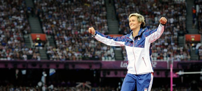 Barbora Špotáková si na londýnském stadionu jde pro zlatou olympijskou medaili
