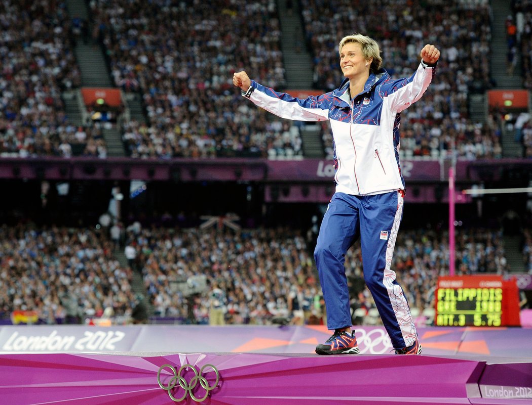 Barbora Špotáková si na londýnském stadionu jde pro zlatou olympijskou medaili