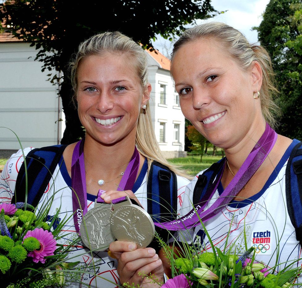 Stříbrný deblový pár londýnské olympiády, Andrea Hlaváčková s Lucií Hradeckou