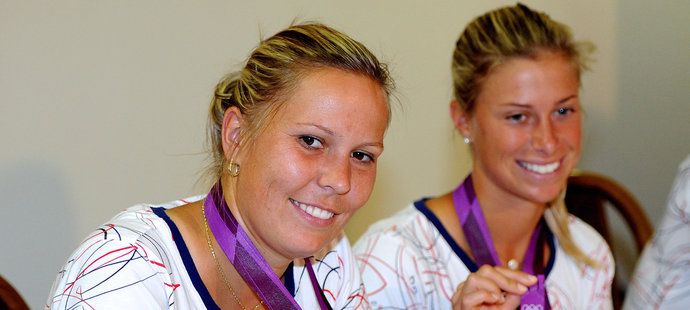 Stříbrný deblový pár londýnské olympiády, Andrea Hlaváčková s Lucií Hradeckou
