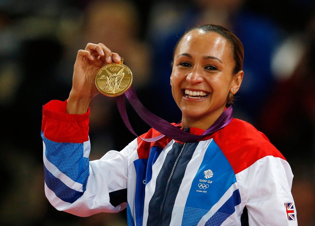 Britská sedmibojařka Jessica Ennis pózuje se zlatou medailí