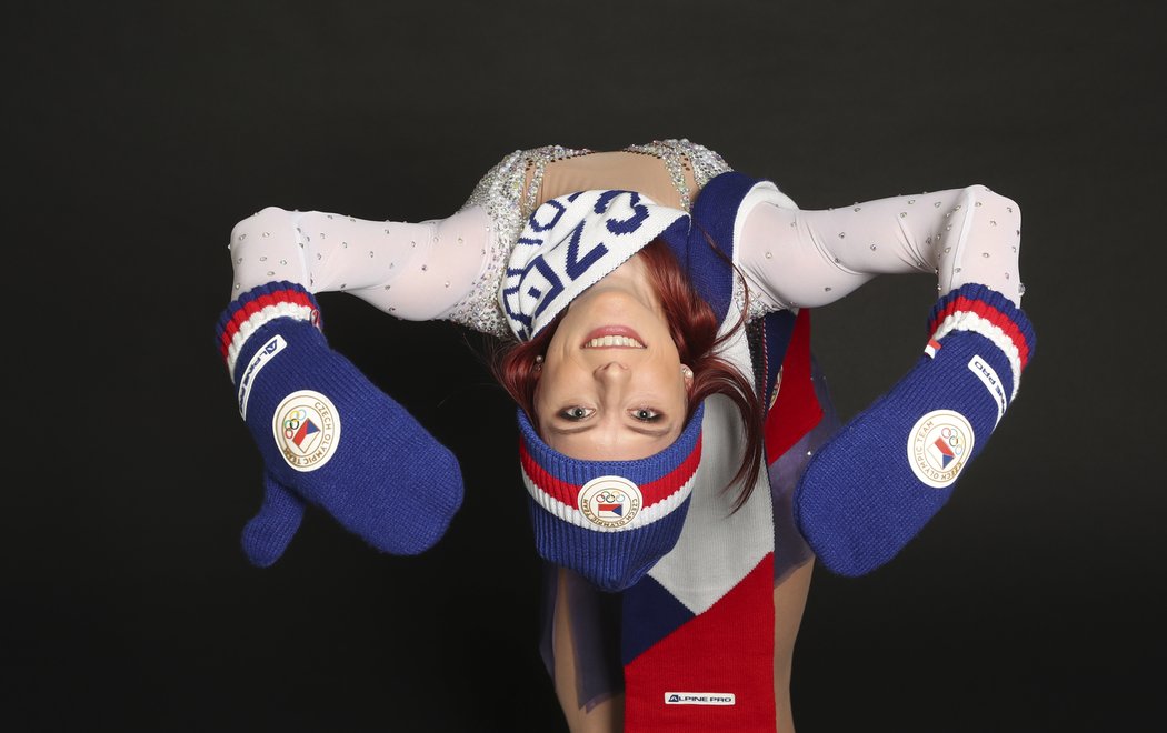 Krasobruslařka Eliška Březinová v nové olympijské kolekci