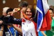 Kateřina Emmons slaví zlatou olympijskou medaili v Pekingu