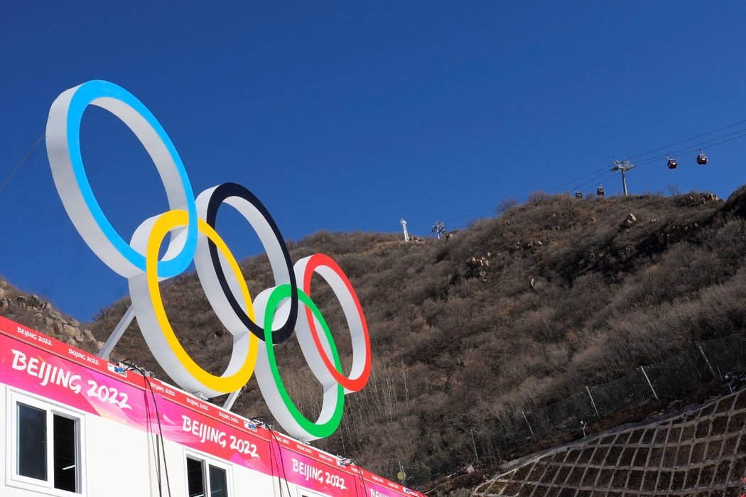 Národní centrum čínského alpského lyžování v Jen-čchingu, kde se konají olympijské závody, jsou téměř bez sněhu