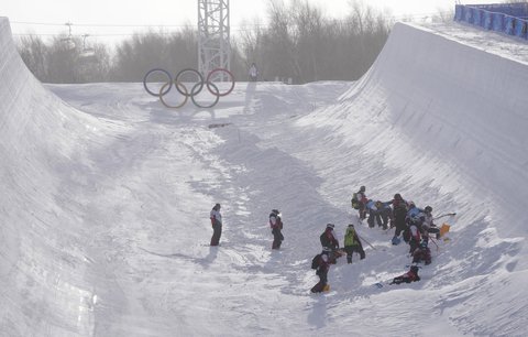 Organizátoři v Pekingu chystají tratě pro snowboard a freestyle lyžování