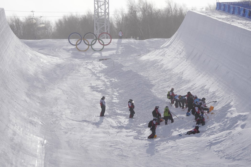 Organizátoři v Pekingu chystají tratě pro snowboard a freestyle lyžování