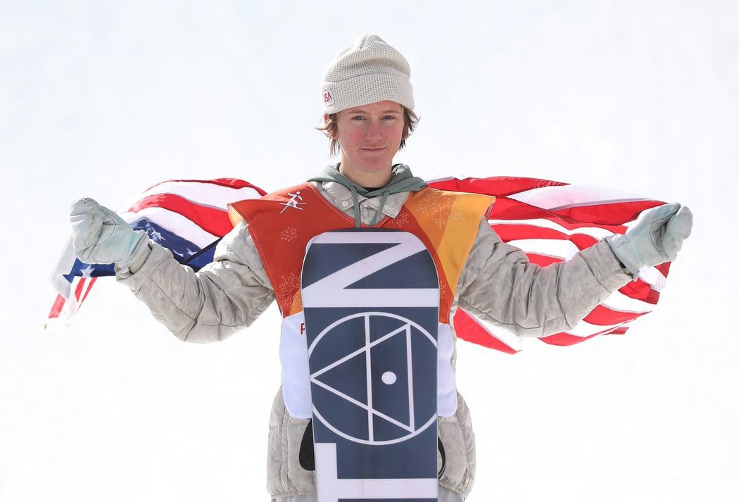 Red Gerard slaví triumf ve snowboardu