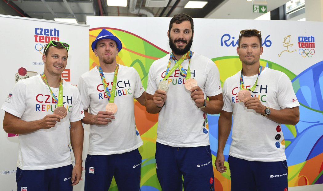 Úspěšný bronzový čtyřkajak z Ria. Zleva Daniel Havel, Lukáš Trefil, Josef Dostál, Jan Štěrba