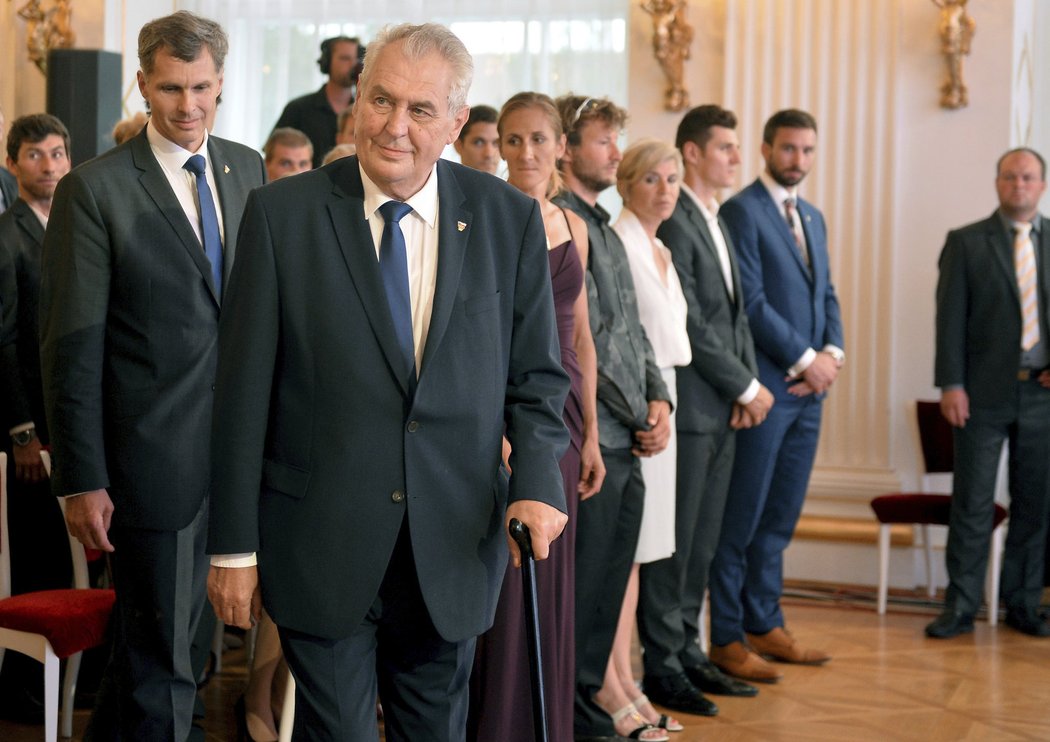 Prezident Miloš Zeman se zúčastnil zasedání Českého olympijského výboru (ČOV) s nominací sportovců na olympijské hry v Riu de Janeiro a představení nástupové kolekce