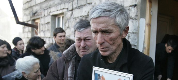 David Kumaritašvili s fotografií svého mrtvého syna