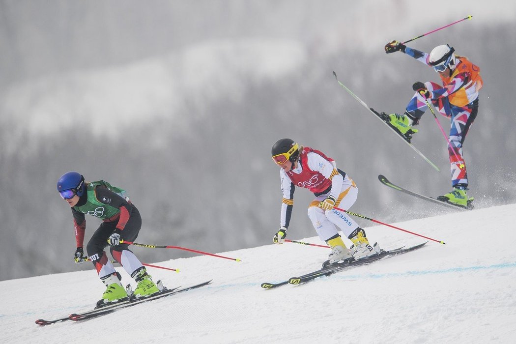 Nikola Kučerová se jako jediná ze startovního pole skikrosařek ve Phoenix Parku nebála připnout si na helmu malou kameru a diváci měli možnost sledovat jízdu a souboje na trati z jejího pohledu