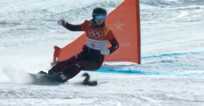 V osmifinálové jízdě snowboardistek vyběhla pod prkno rakouské závodnice Daniely Ublingové veverka