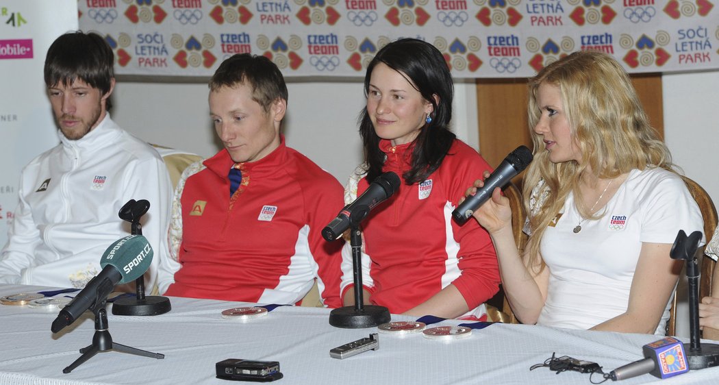 Tisková konference po příletu poslední části českých sportovců ze Soči: biatlonisté Jaroslav Soukup, Ondřej Moravec, Veronika Vítková a Gabriela Soukalová