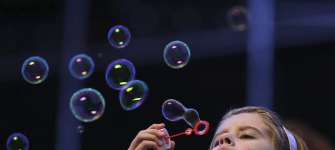 Závěrečný slavnostní ceremoniál, který ukončí 22. zimní olympijské hry v Soči, byl zahájen