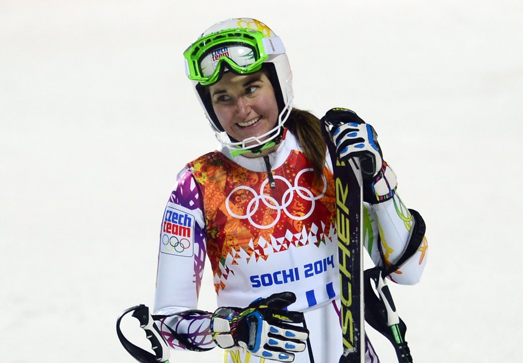 Šárka Strachová se usmívá po druhém kole olympijského slalomu