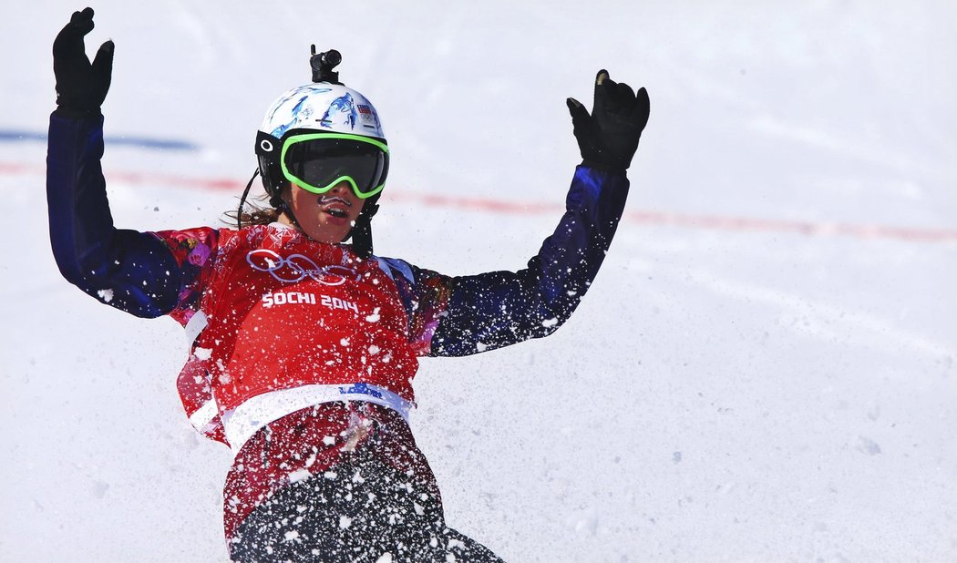 Vítězný knírek Evy Samkové, česká snowboardkrosařka suverénně postoupila do semifinále olympiády