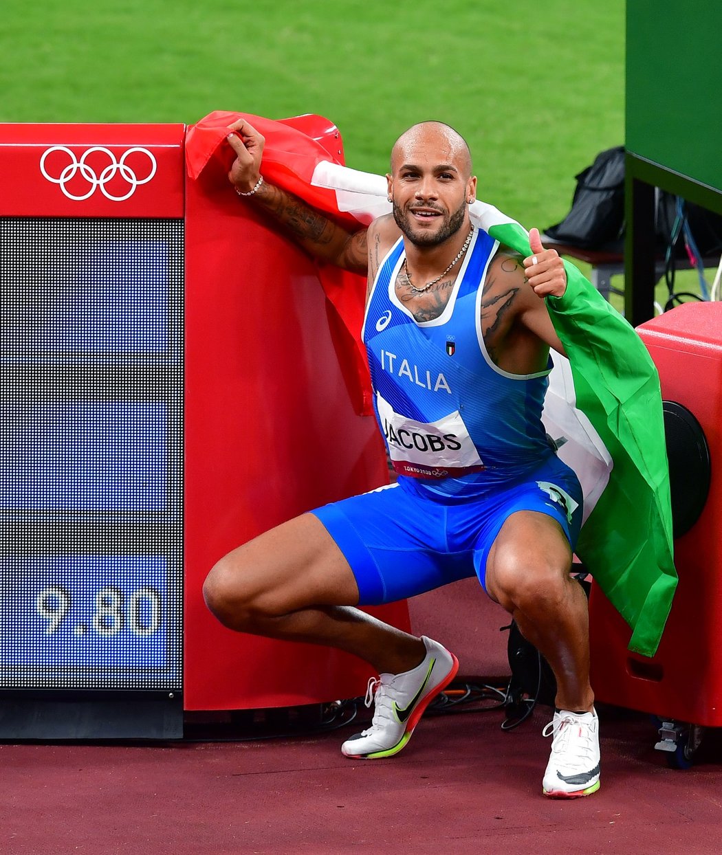 Italský sprinter Marcell Jacobs se stal v Tokiu překvapivým vítězem olympijského běhu na 100 metrů