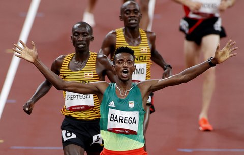 Joshua Cheptegei marně stíhal vítězného Etiopana Baregu