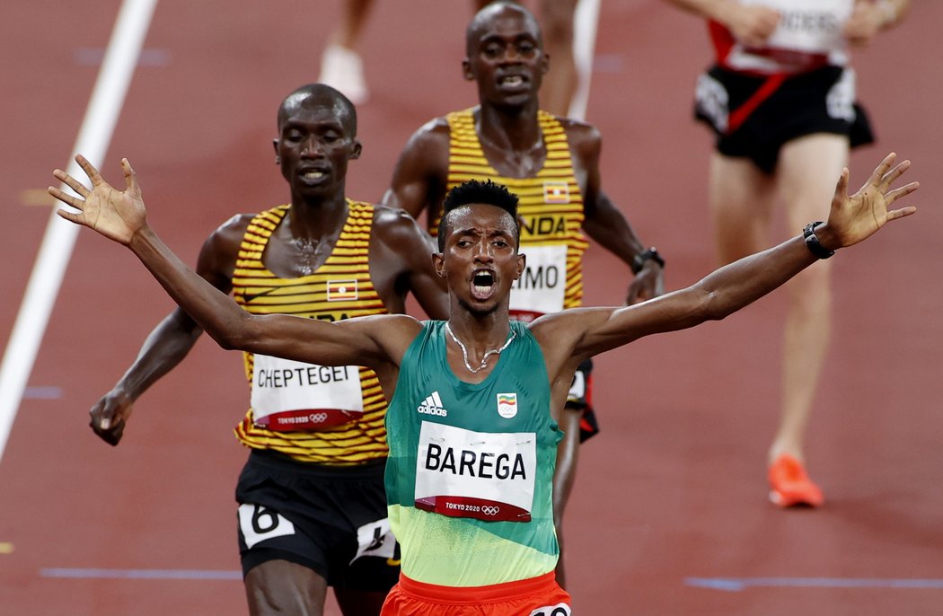 Joshua Cheptegei marně stíhal vítězného Etiopana Baregu