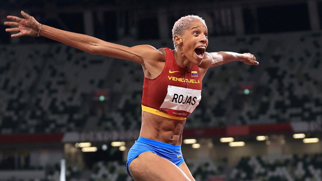 Yulimar Rojasová po vytvoření nového světového rekordu ve skoku do dálky