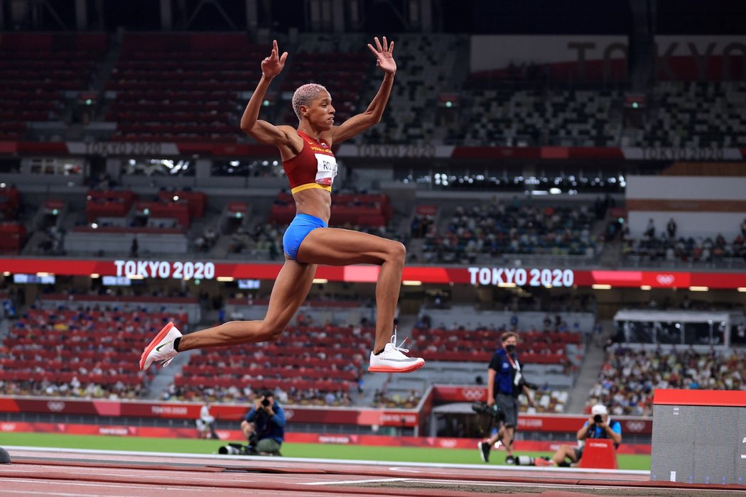 Yulimar Rojasová při svém rekordním skoku v olympijském finále