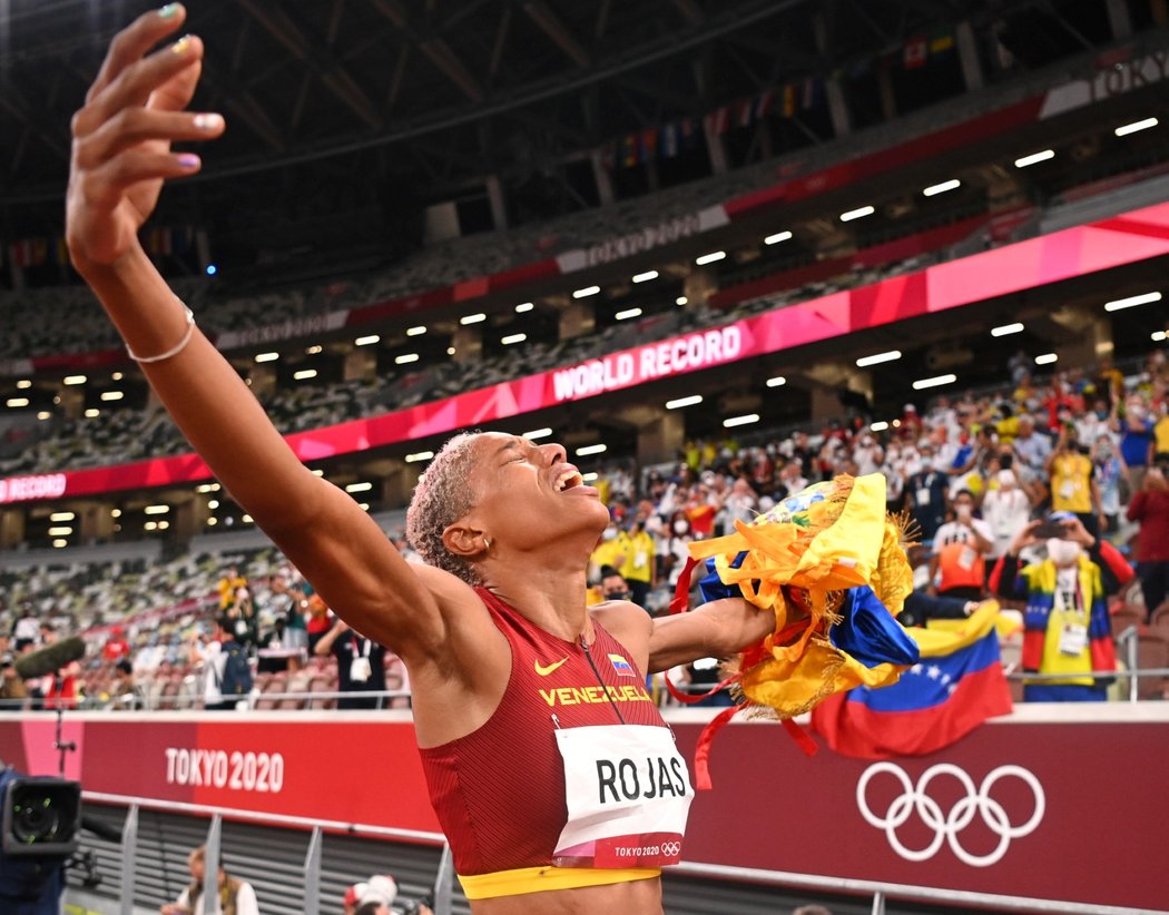 Venezuelská atletka Yulimar Rojasová se dočkala a na olympiádě v Tokiu dokonala světový rekord