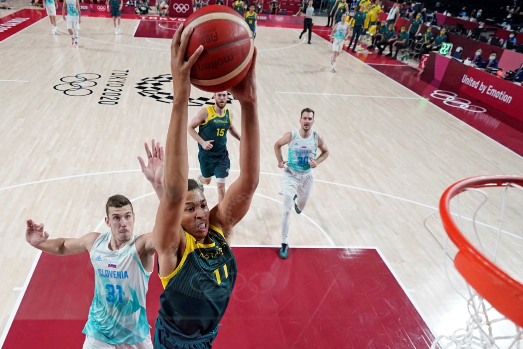 Australští basketbalisté porazili v bitvě o bronz Slovinsko a slaví historickou medaili na olympiádě