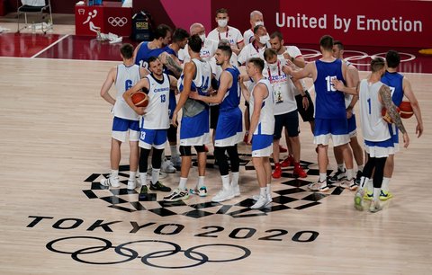 Čeští basketbalisté na prvním olympijském tréninku v obří hale v Tokiu