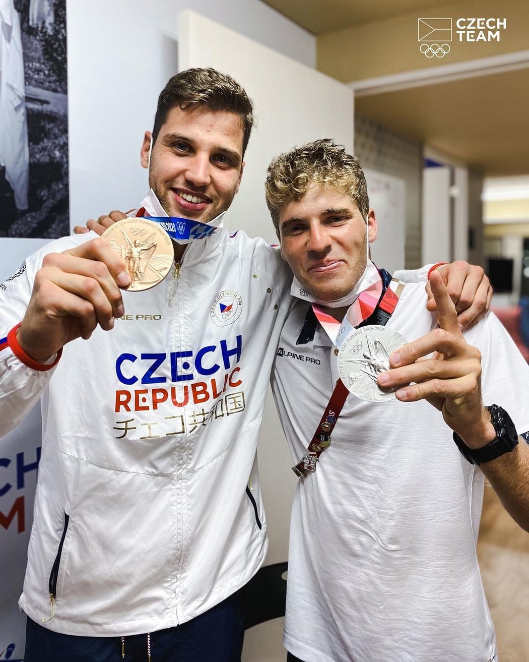 První čeští medailisté z olympiády v Tokiu: bronzový Alexander Choupenitch a stříbrný kanoista Lukáš Rohan