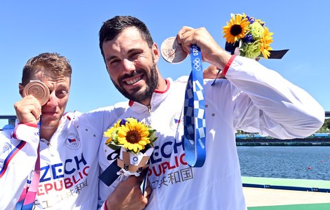 Rychlostní kanoisté Josef Dostál a Radek Šlouf vybojovali na olympijských hrách bronz v závodě deblkajaků na trati 1000 metrů 