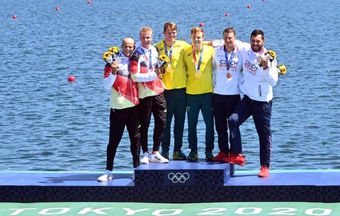 Rychlostní kanoisté Josef Dostál a Radek Šlouf vybojovali na olympijských hrách bronz v závodě deblkajaků na trati 1000 metrů 