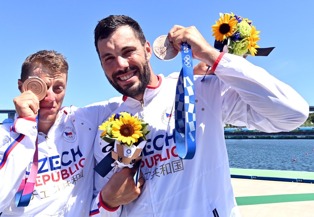 Rychlostní kanoisté Josef Dostál a Radek Šlouf vybojovali na olympijských hrách bronz v závodě deblkajaků na trati 1000 metrů