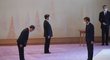 Japonský císař Naruhito vítá francouzského prezidenta Emmanuela Macrona