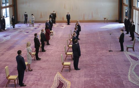 Japonský císař Naruhito promlouvá ke světovým státníkům, kteří dorazili do Tokia na zahájení olympijských her