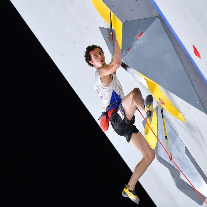 Adam Ondra na závěrečné stěně olympijského závodu