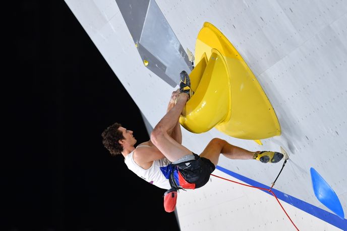 Adam Ondra na závěrečné stěně olympijského závodu