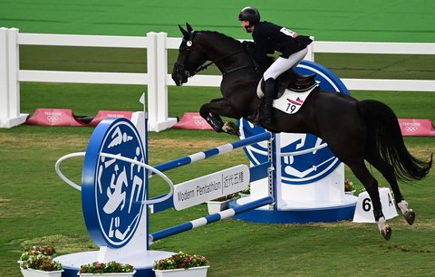 Martin Vlach během parkuru v rámci olympijského pětiboje