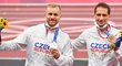 Čeští medailisté Vítězslav Veselý (vpravo) a Jakub Vadlejch z olympijského finále hodu oštěpem
