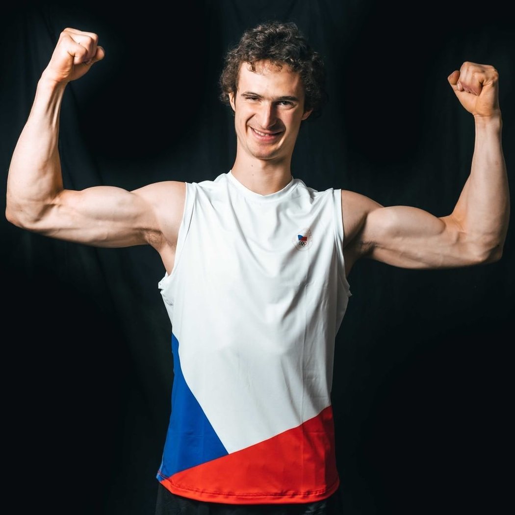 Adam Ondra na Instagramu představil svůj olympijský dres v barvách české vlajky