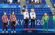 Medailistky olympijského turnaje ve čtyřhře, kterou ovládly Kateřina Siniaková a Barbora Krejčíková 