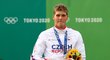 Lukáš Rohan se svou stříbrnou medailí z olympijského závodu kanoistů