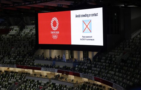 Neshlukujte se. Upozornění pro minimum hostů a sportovců na slavnostním zahájení olympijských her.