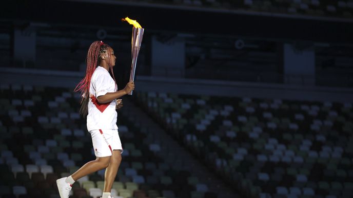 Naomi Ósakaová s olympijským ohněm