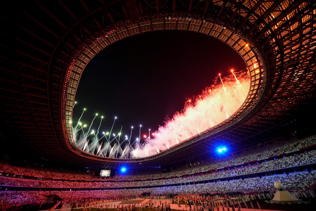 Ohňostroj na závěr olympijských her v Tokiu