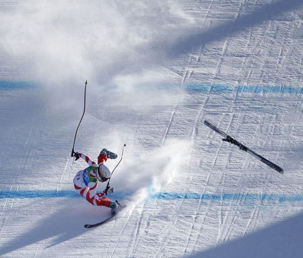 Ošklivý pád Švýcarky Dominique Gisinové v olympijském sjezdu Ošklivý pád Švýcarky Dominique Gisinové v olympijském sjezdu