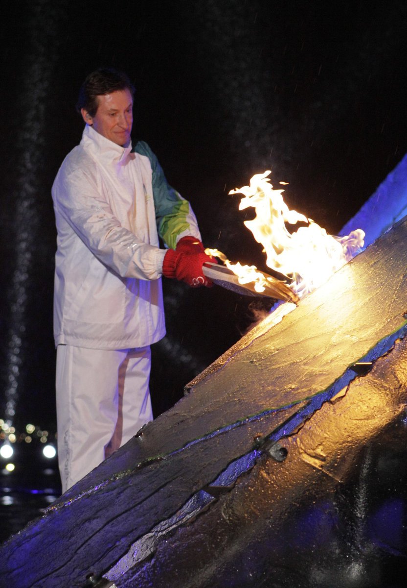 Olympijský oheň zapálil legendární Wayne Gretzky