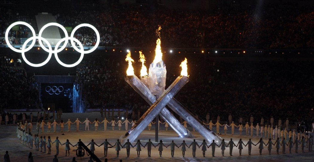 Olympijský oheň během zahajovacího ceremoniálu
