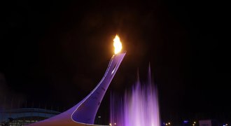 Olympiáda začala! Oheň v Soči zapálily legendy Treťjak a Rodninová