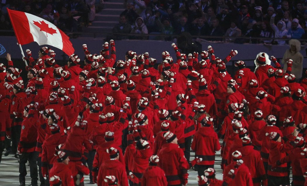 Na plochu olympijského stadionu nastupuje početná výprava Kanady